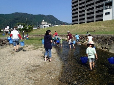 魚とり（出口川）